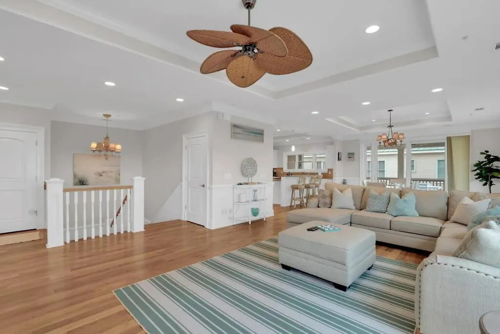 5 Bed 5 Bath Luxury Front W/ocean Views Tybee Island