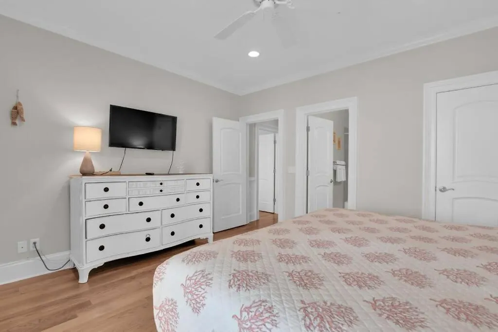 5 Bed 5 Bath Luxury Front W/ocean Views