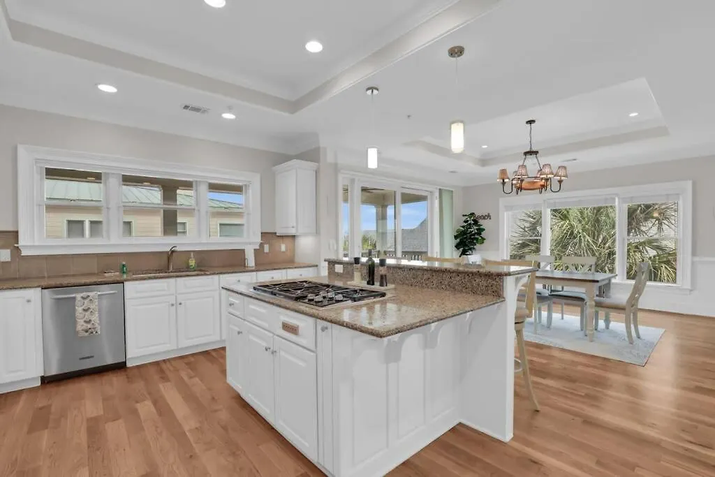 5 Bed 5 Bath Luxury Front W/ocean Views Apartment