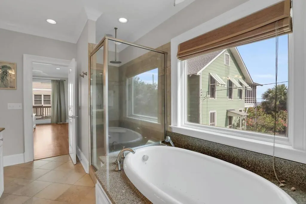 5 Bed 5 Bath Luxury Front W/ocean Views