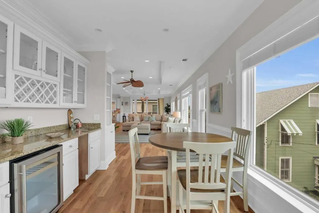 5 Bed 5 Bath Luxury Front W/ocean Views Apartment