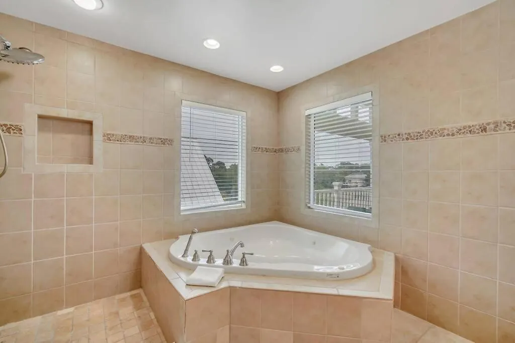 Apartment Unique 5 Bdr On The Marsh! Hot Tub Amazing Su *