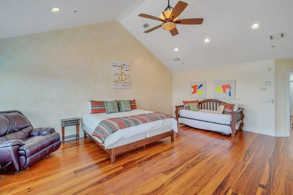 Unique 5 Bdr On The Marsh! Hot Tub Amazing Su Apartment *