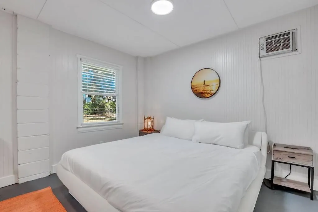 Apartment Sandy Feet Retreat Unit B 3 Bedroom Unit Steps To Beach