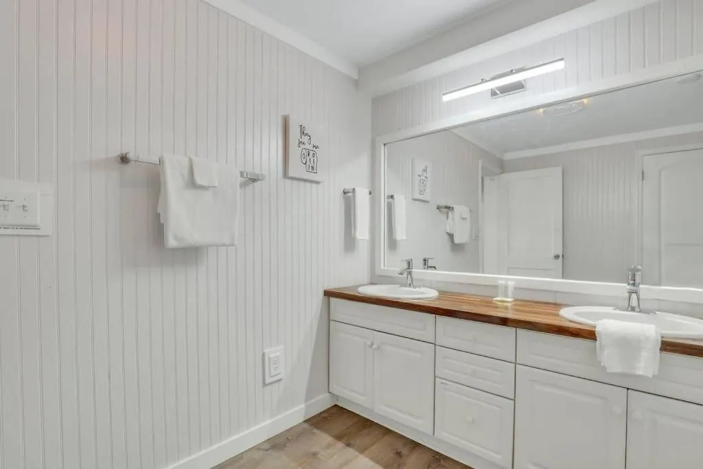 Sandy Feet Retreat Unit B 3 Bedroom Unit Steps To Beach Apartment *