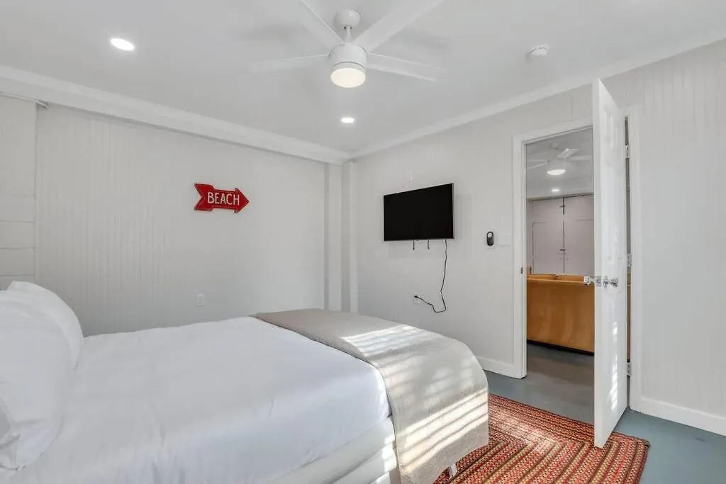 Apartment Sandy Feet Retreat Unit B 3 Bedroom Unit Steps To Beach