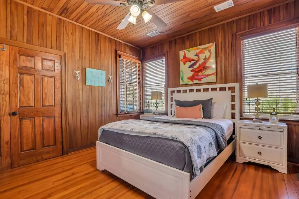 Pineapple By The Sea, 3 Bedroom Home, Steps To Tybee Island