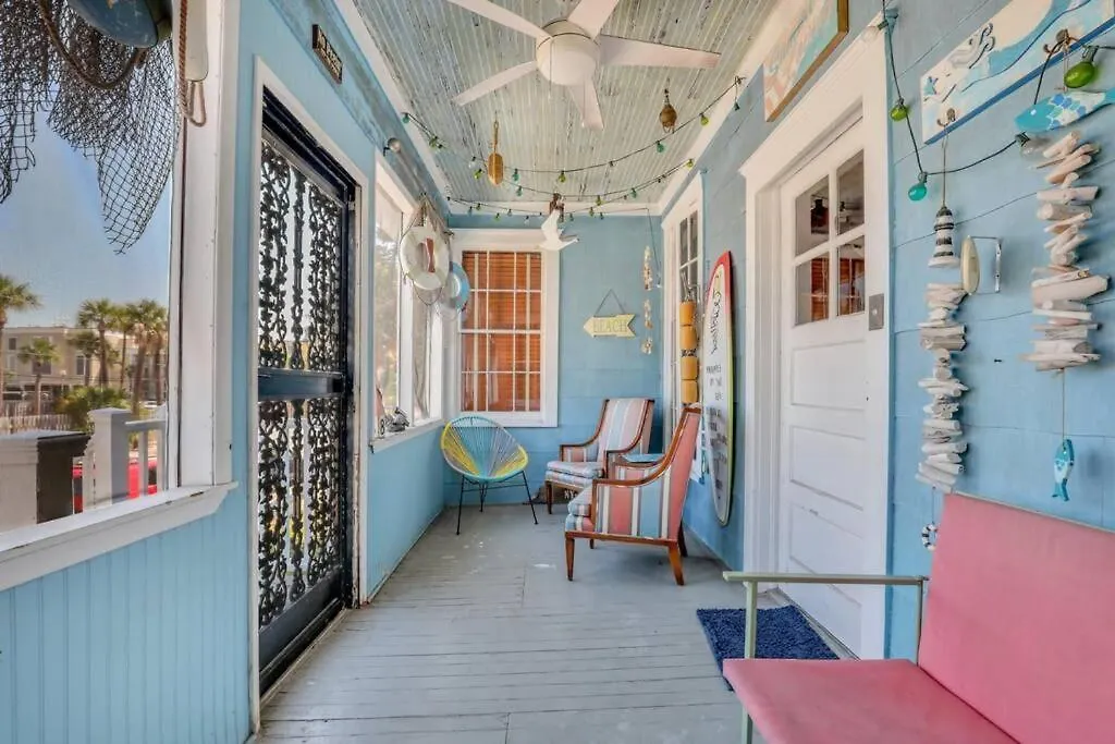 Pineapple By The Sea, 3 Bedroom Home, Steps To Apartment *