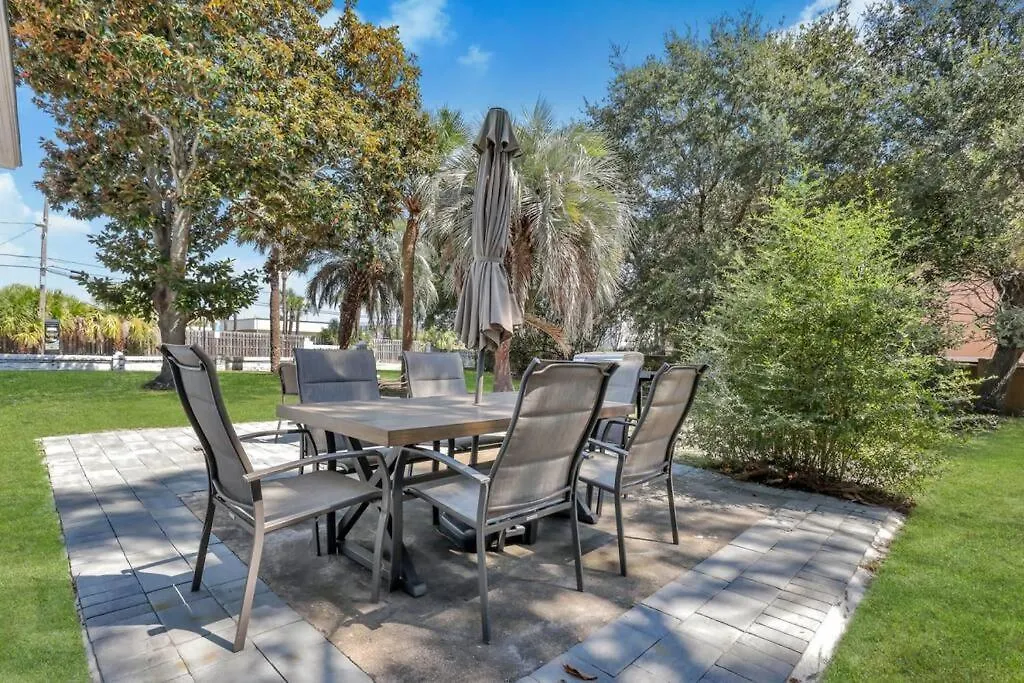 Apartment Pineapple By The Sea, 3 Bedroom Home, Steps To *