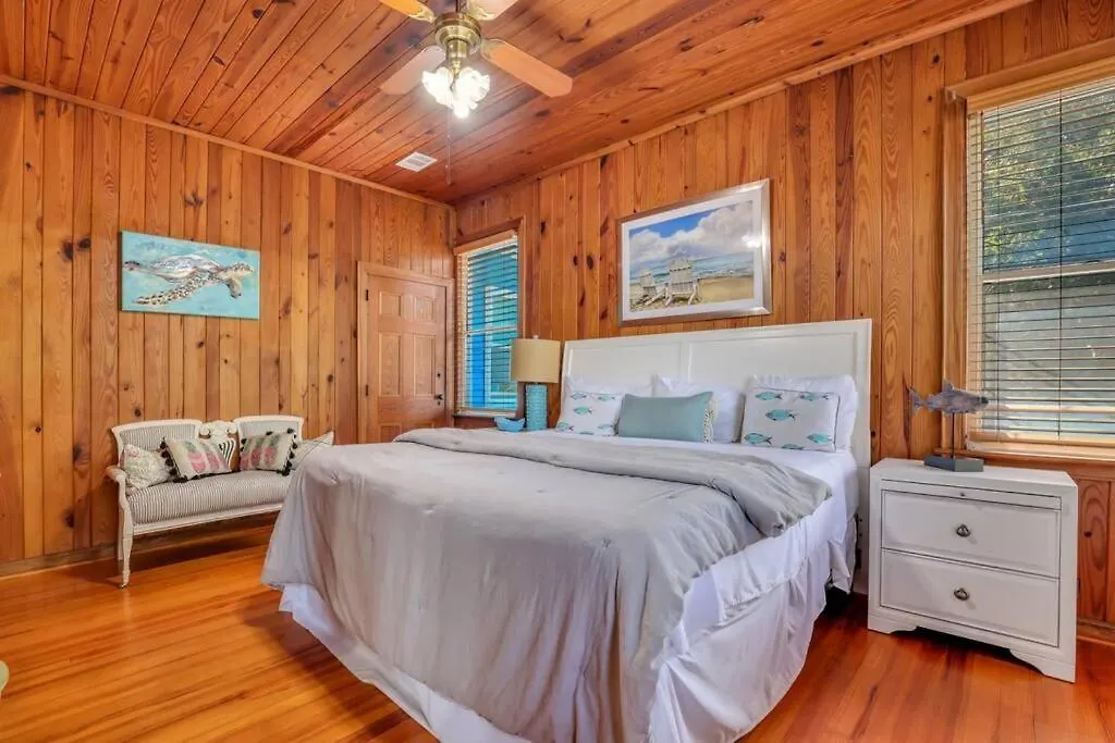 Pineapple By The Sea, 3 Bedroom Home, Steps To Apartment *