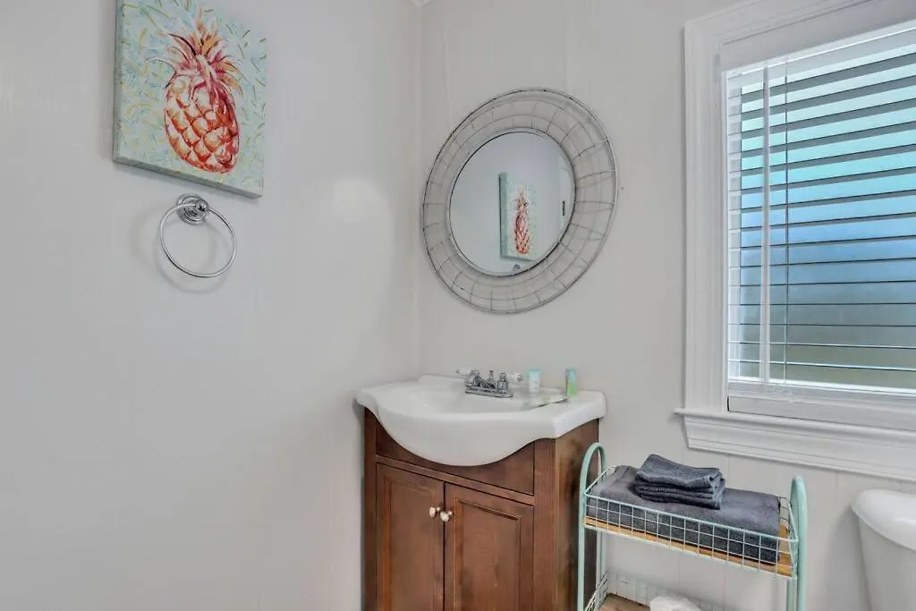 Pineapple By The Sea, 3 Bedroom Home, Steps To * Tybee Island