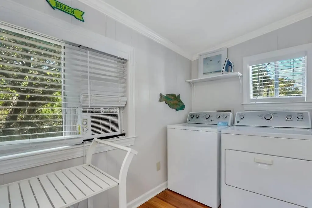 Apartment Pineapple By The Sea, 3 Bedroom Home, Steps To *