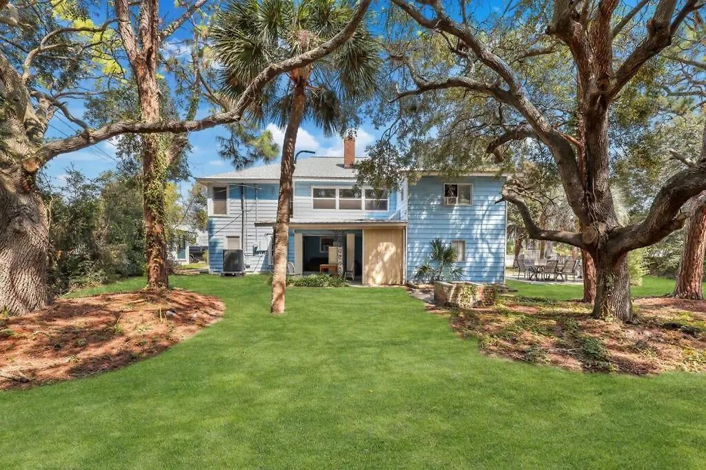 Pineapple By The Sea, 3 Bedroom Home, Steps To *