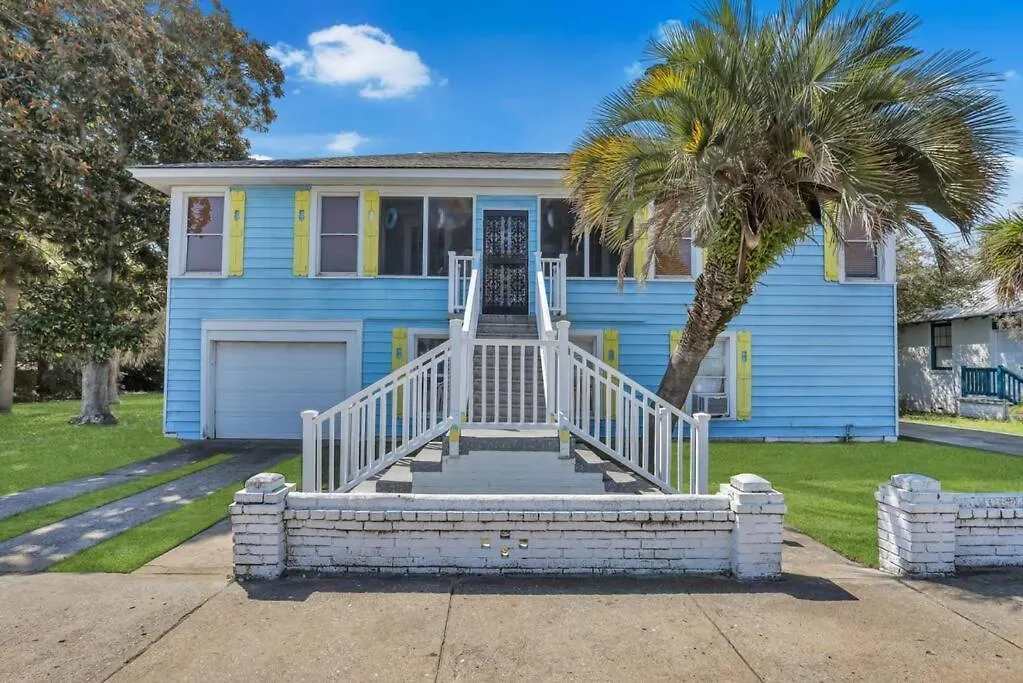 Apartment Pineapple By The Sea, 3 Bedroom Home, Steps To Tybee Island