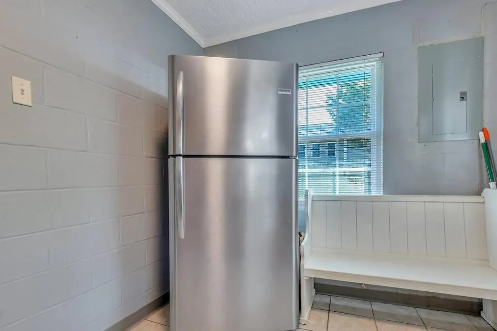 Apartment Gem By The Unit B Walk To Beach, Shops, Bars *