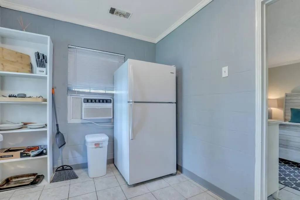 Gem By The Unit A Walk To Beach, Shops, Bars Apartment *