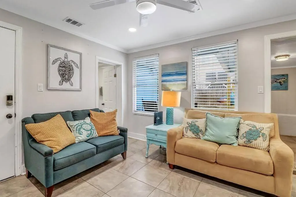 Apartment Coconut Crab Cottage: 4 Bedroom Steps From Beach!