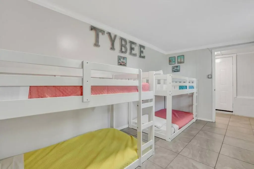Apartment Coconut Crab Cottage: 4 Bedroom Steps From Beach!