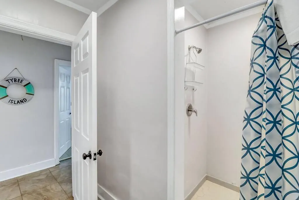 Apartment Coconut Crab Cottage: 4 Bedroom Steps From Beach!