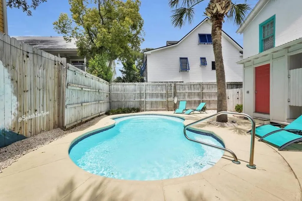 Apartment Splash Upper Unit. Heated Pool Walk To Beach! *