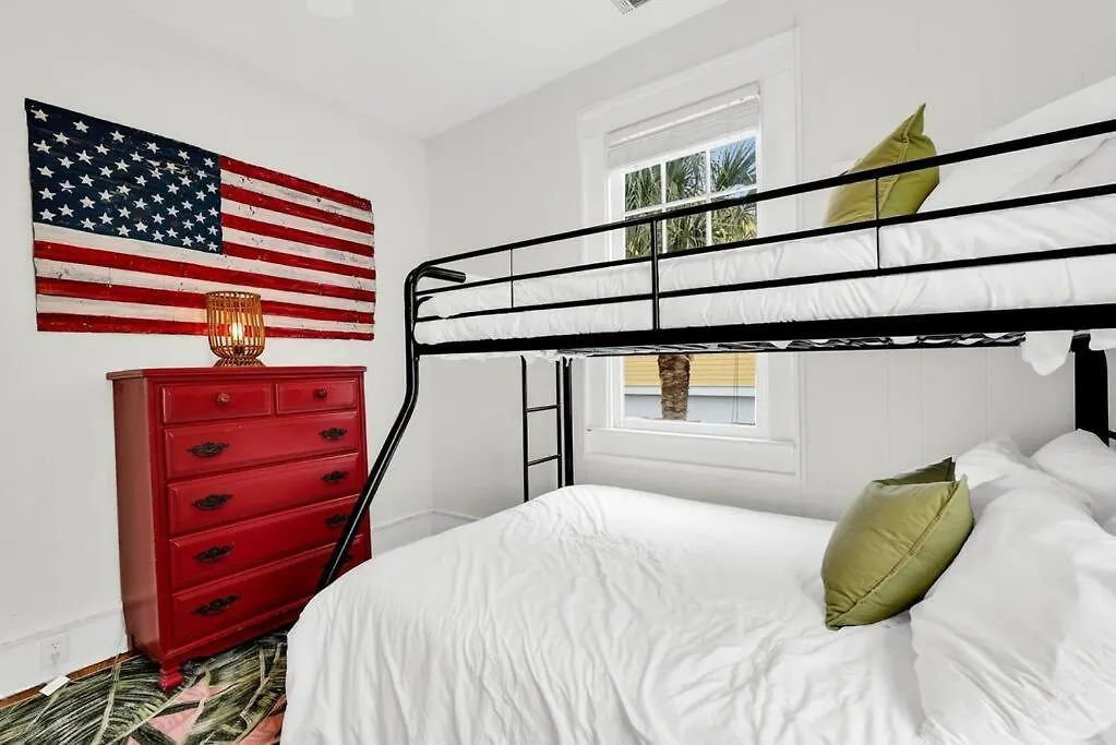 Splash Upper Unit. Heated Pool Walk To Beach! * Tybee Island