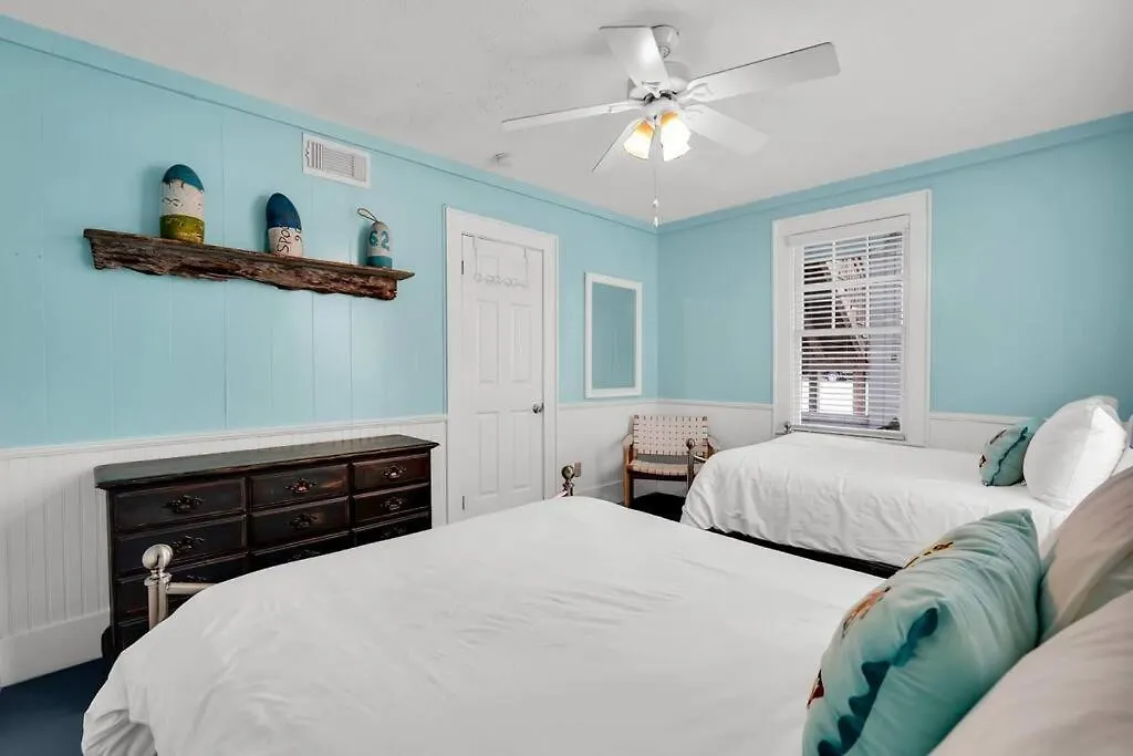 Splash Lower Unit: Heated Pool & Walk To Beach