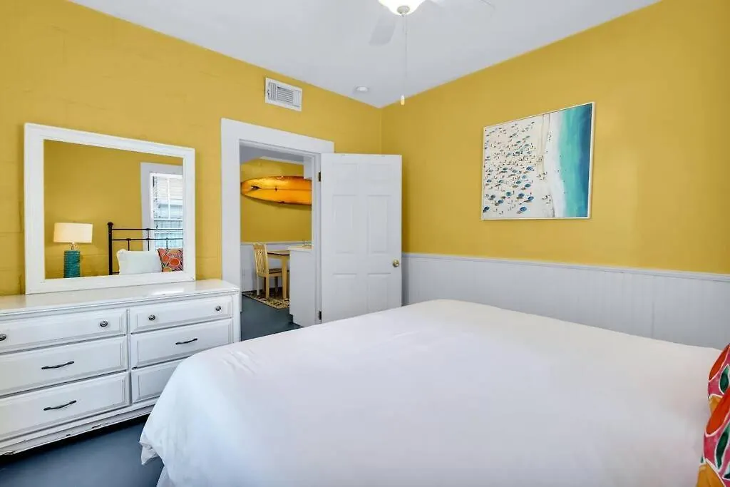 Splash Lower Unit: Heated Pool & Walk To Beach Apartment