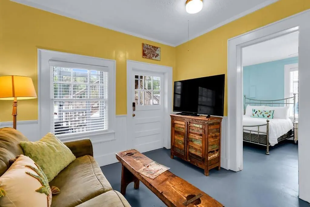 Splash Lower Unit: Heated Pool & Walk To Beach Apartment