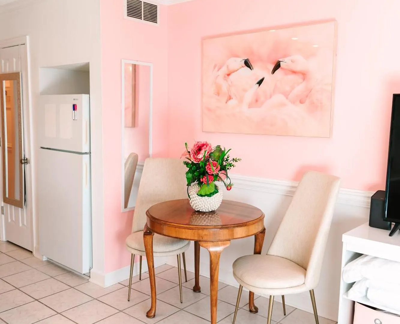 Private Balcony - - Pool And Pickleball Apartment *