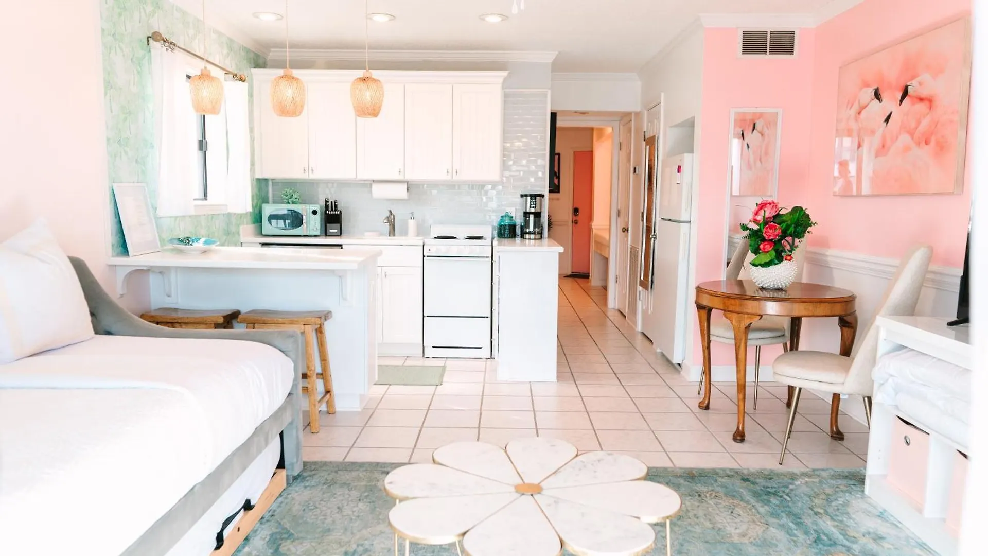 Private Balcony - - Pool And Pickleball Apartment *