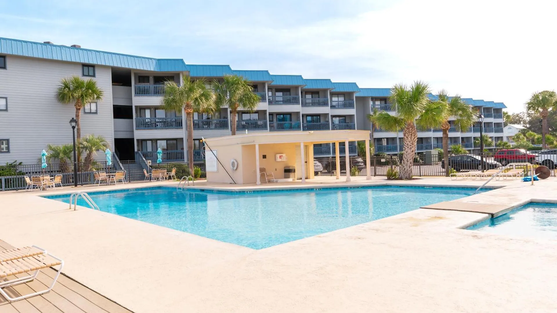 Private Balcony - - Pool And Pickleball * Tybee Island