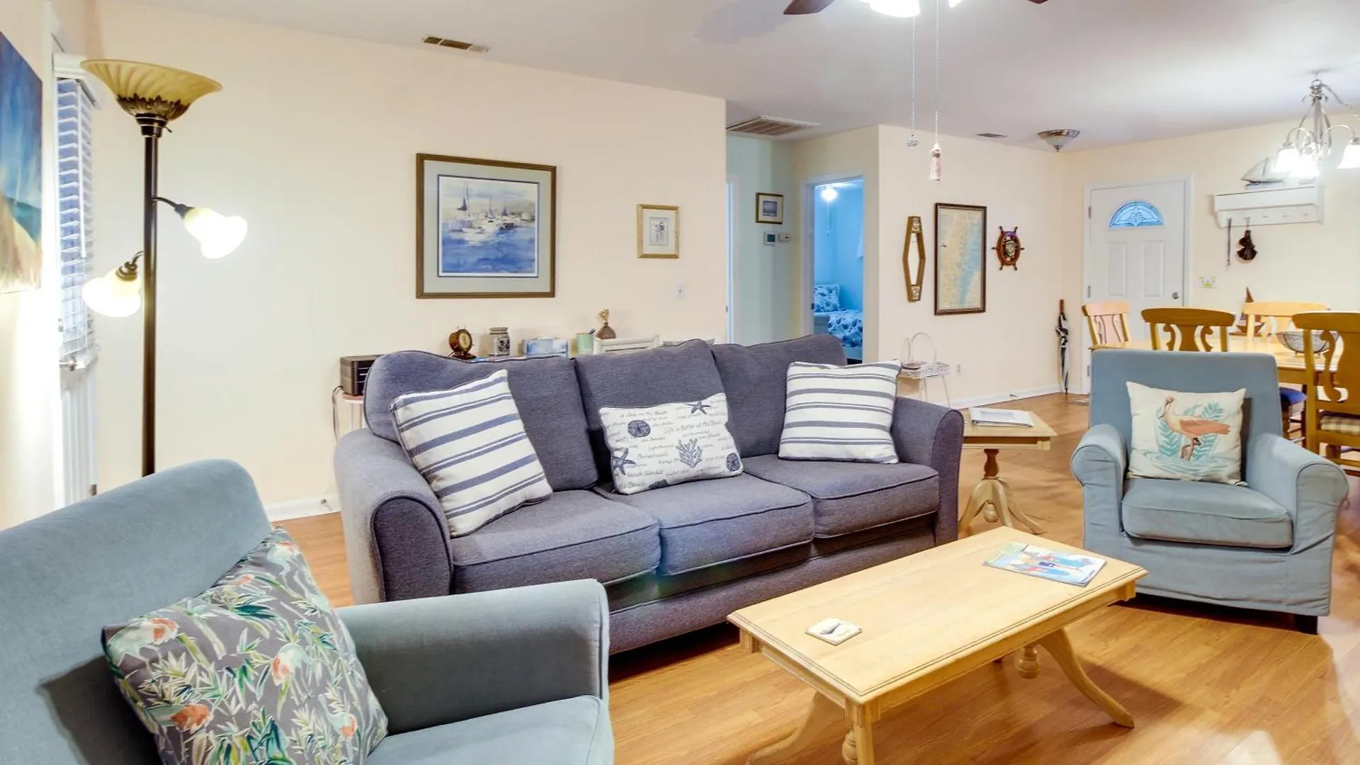 Beach House With Deck And Game Holiday home *