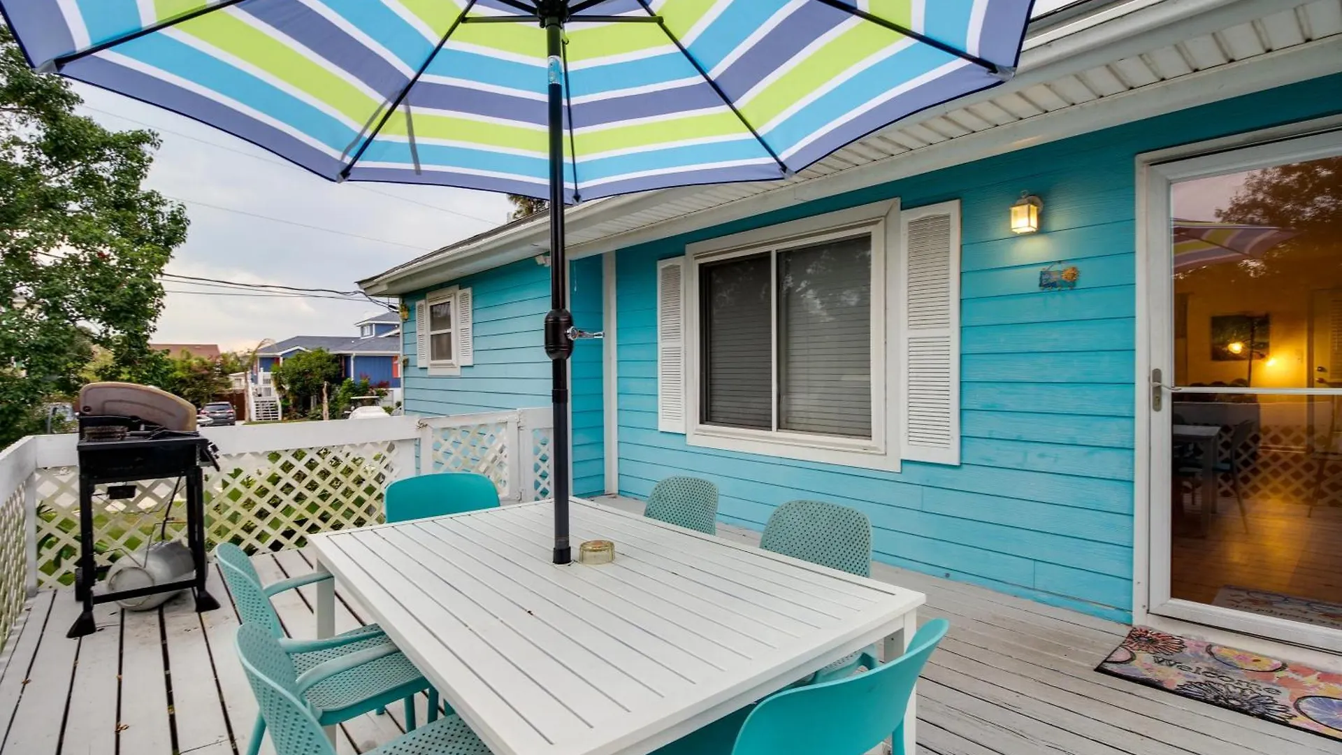 Holiday home Beach House With Deck And Game *