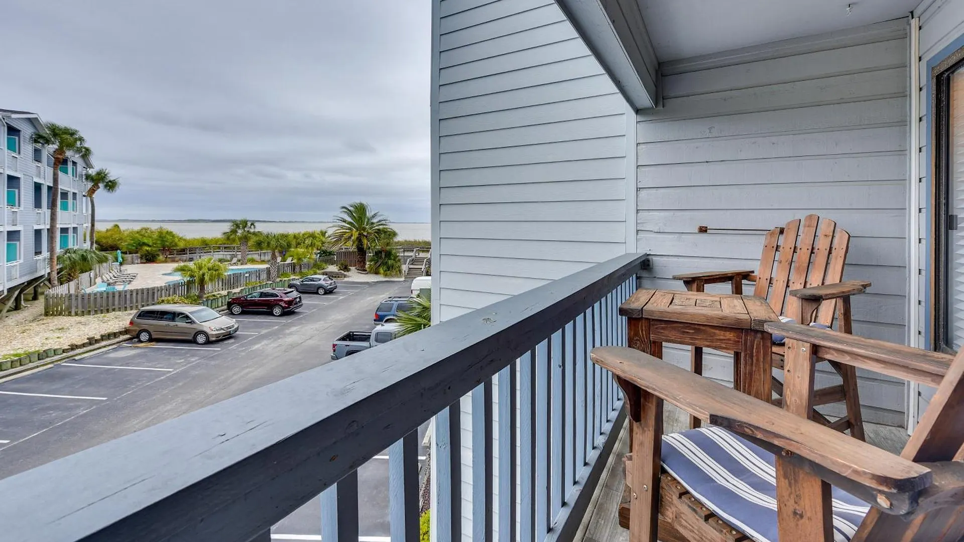 Apartment Breezy - 100 Yards From Beach! *