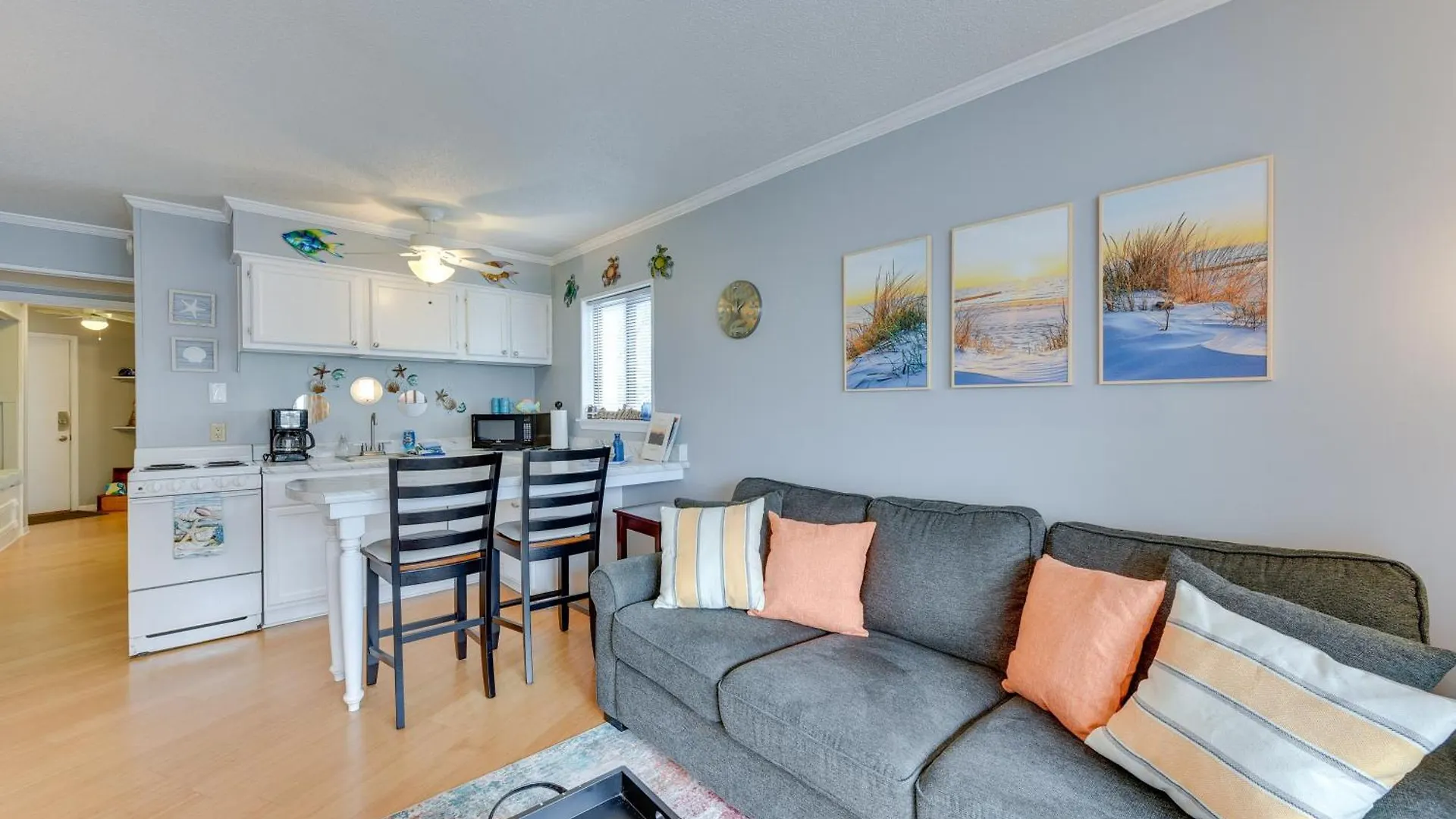 Apartment Breezy - 100 Yards From Beach! *