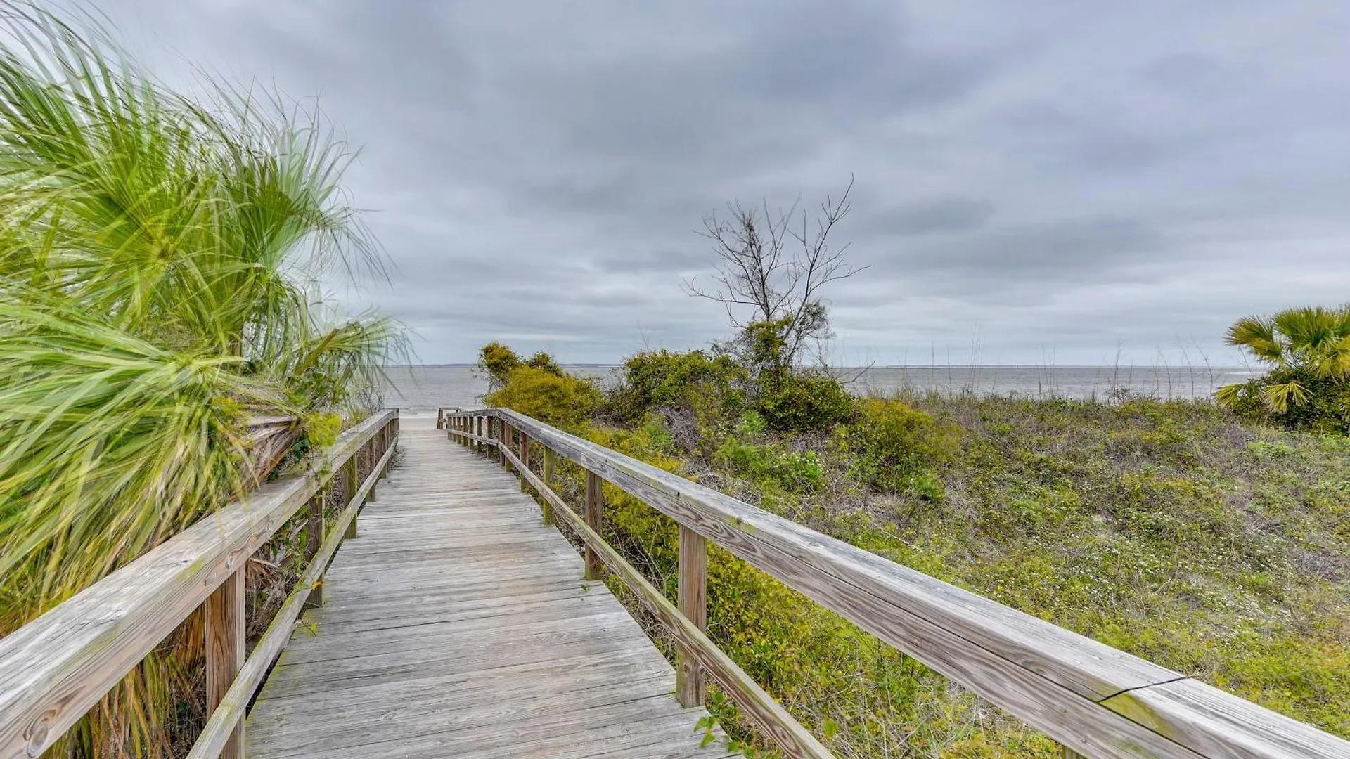 Apartment Breezy - 100 Yards From Beach!