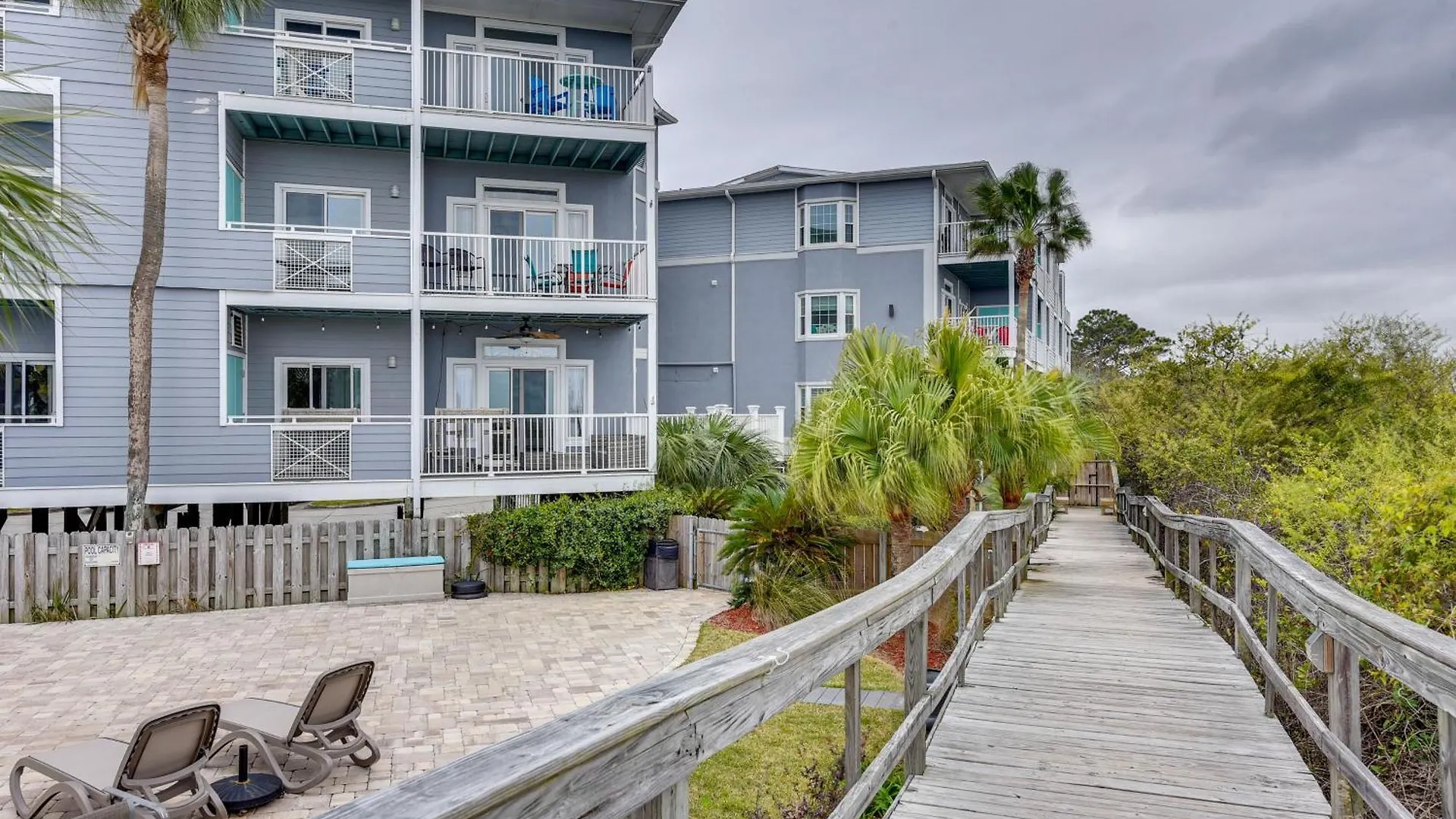 Apartment Breezy - 100 Yards From Beach! *