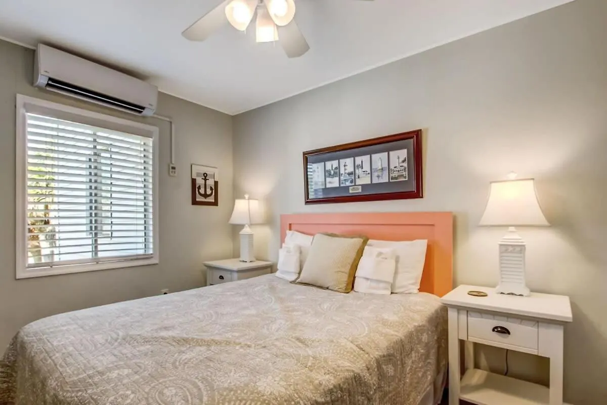 Holiday home Vacation Walk To Dining&shopping-2 Units
