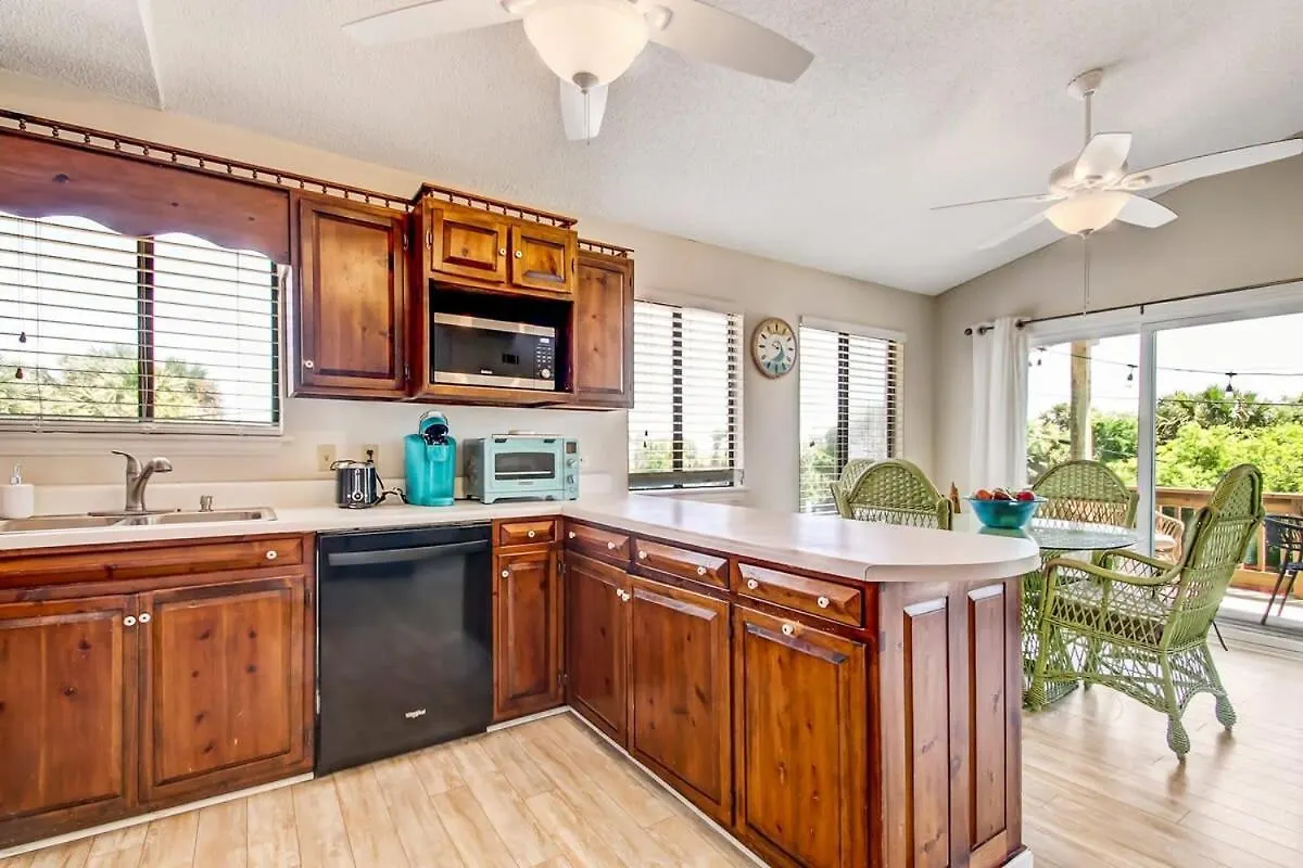 Vacation Walkable To Dining&shopping-unit C Tybee Island