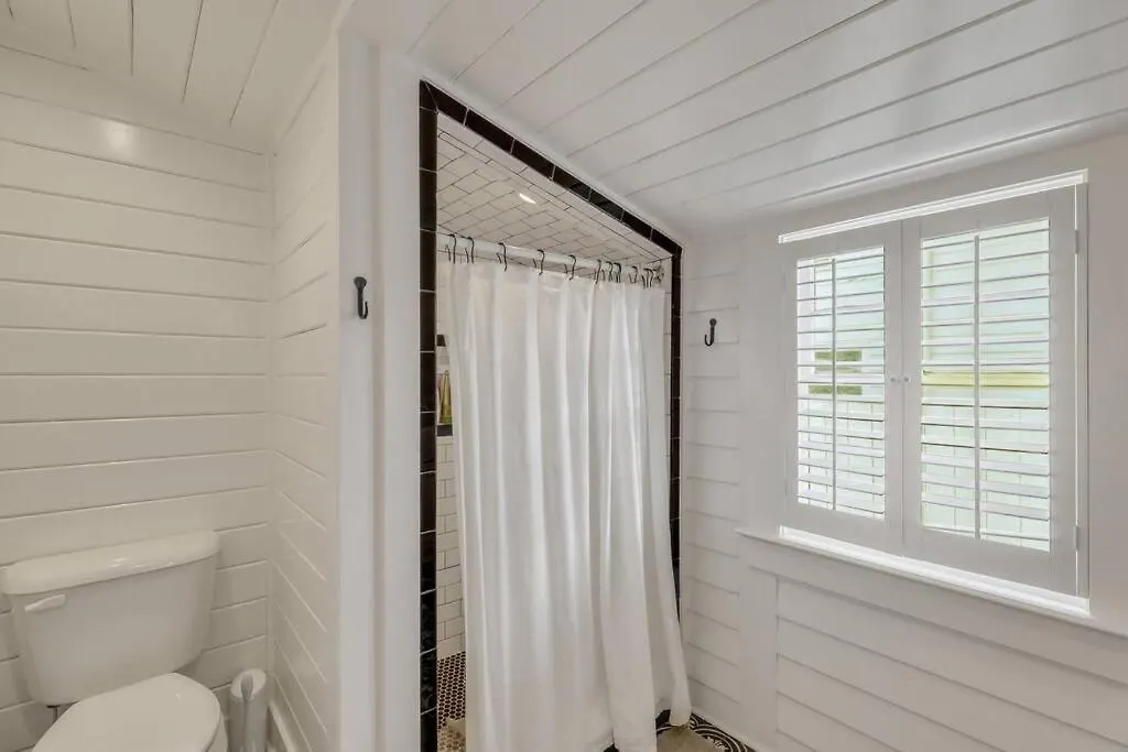 Big Mama House Limited Time 5bdr, Pool Apartment Tybee Island