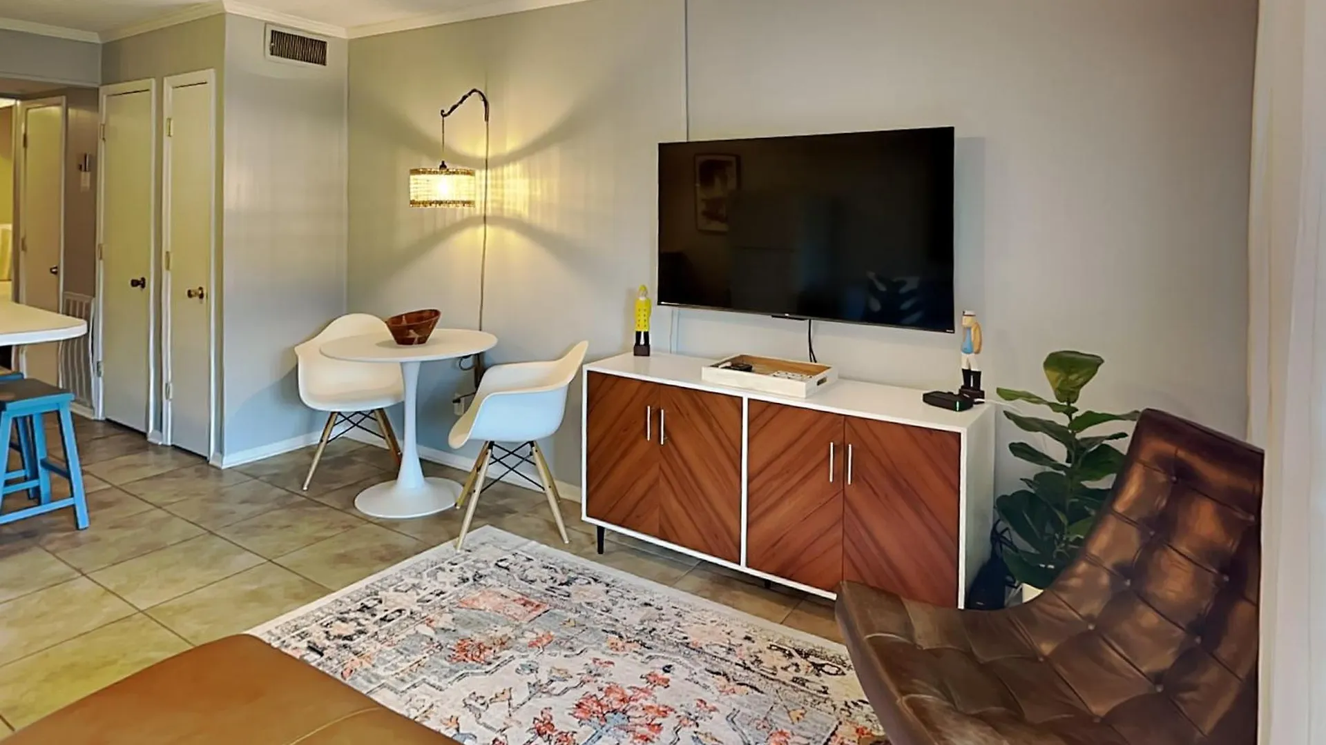 Racquet A133 Apartment *