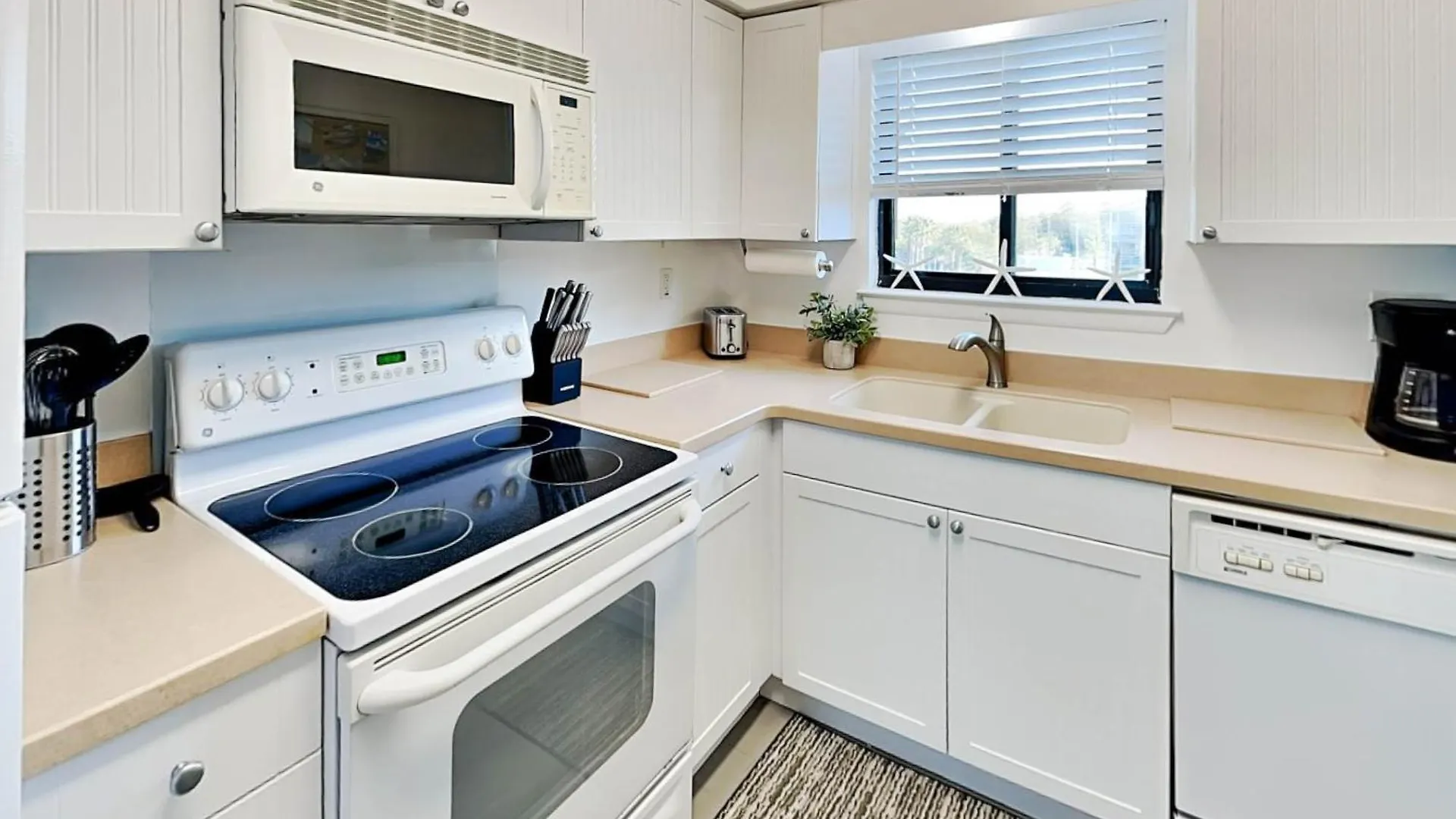 Lighthouse Point 15c Apartment *