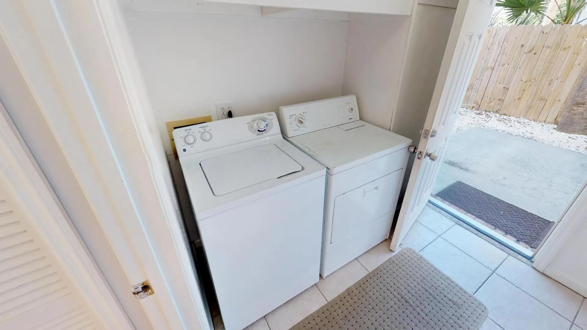 1603 Lovell Avenue Lower By Tybee Vacation Holiday home Tybee Island