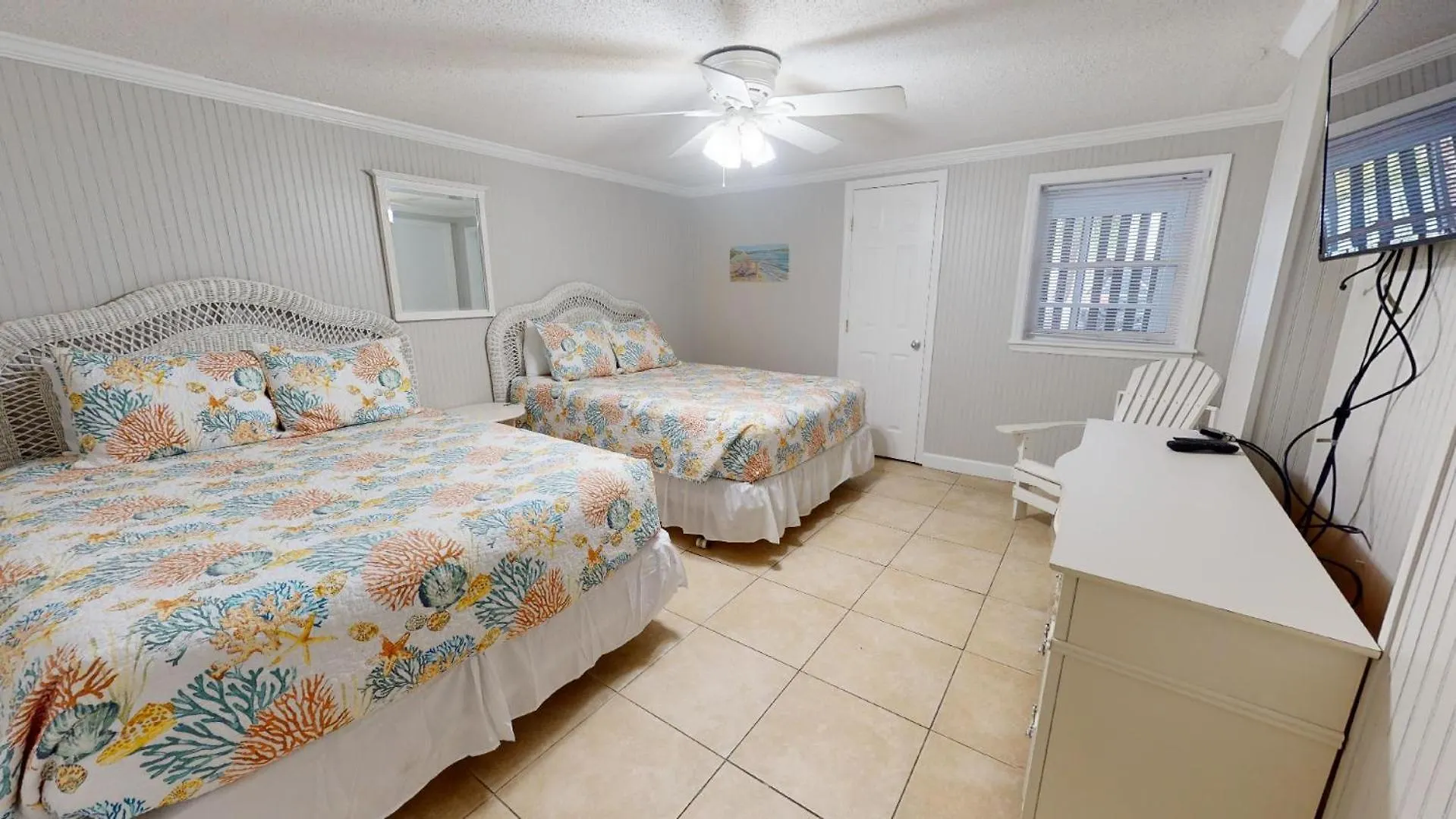 19 13th Street Lower By Tybee Vacation *