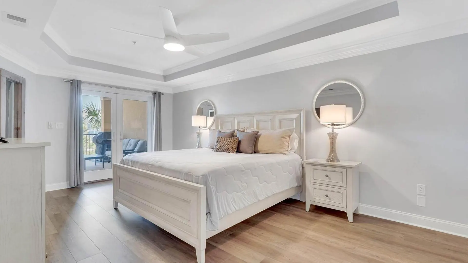 Apartment Brass Rail 203