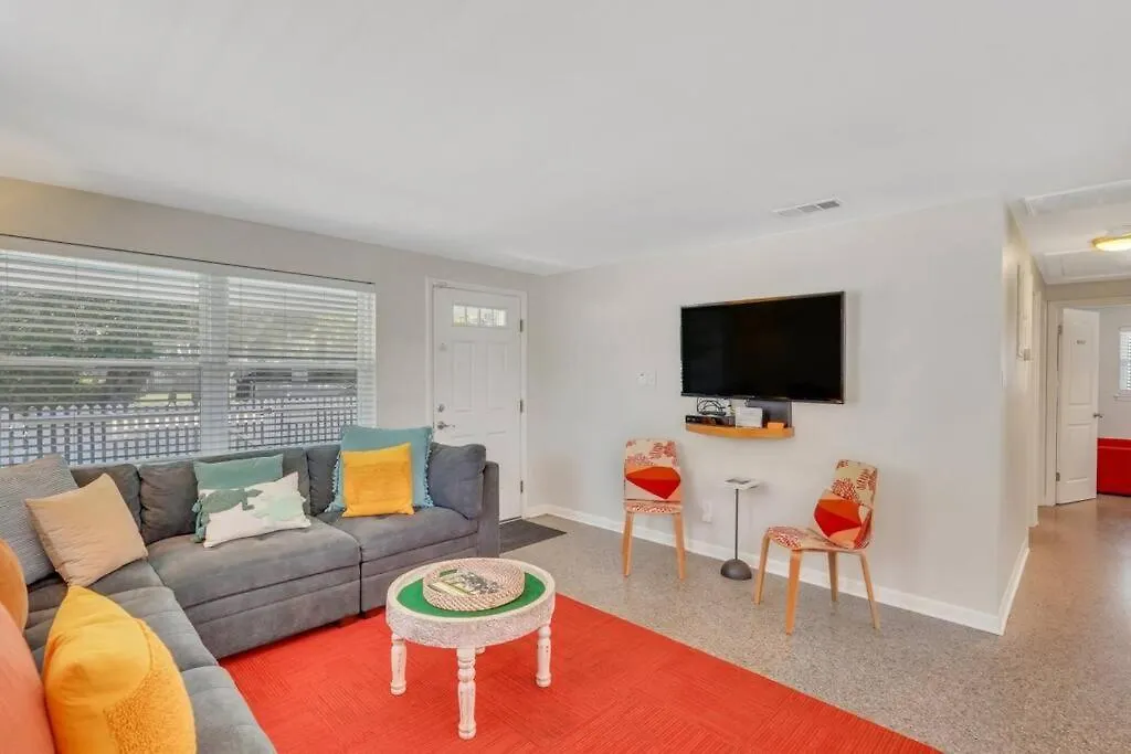 The Mary Ann 3br House, Private Pool Apartment