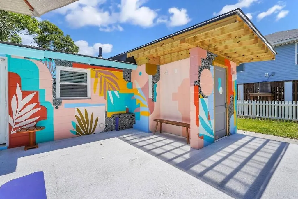 The Mary Ann 3br House, Private Pool Apartment *