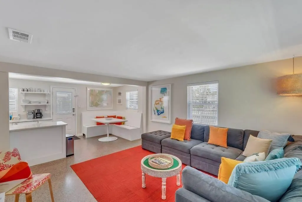 The Mary Ann 3br House, Private Pool Apartment *