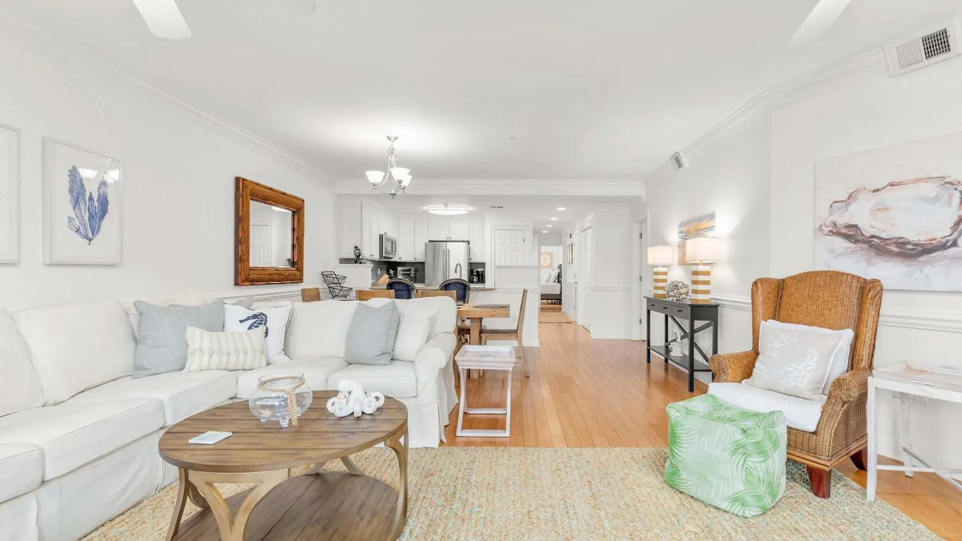 Brass Rail 106 Apartment *