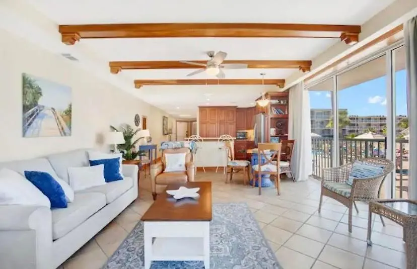 Beachfront W Ocean Views And Pool Apartment